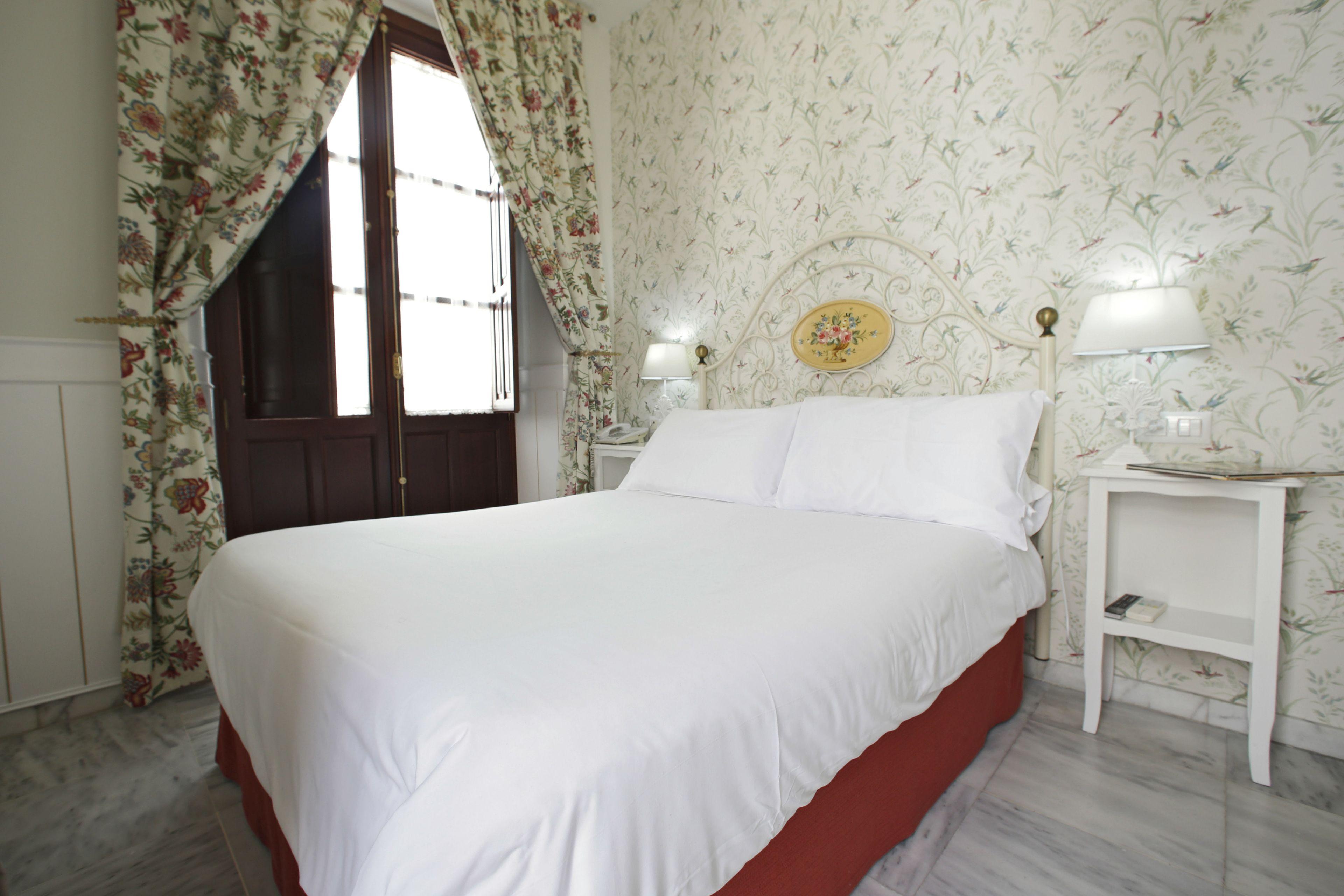 Basic Hotel Puerta De Sevilla — Foto 3